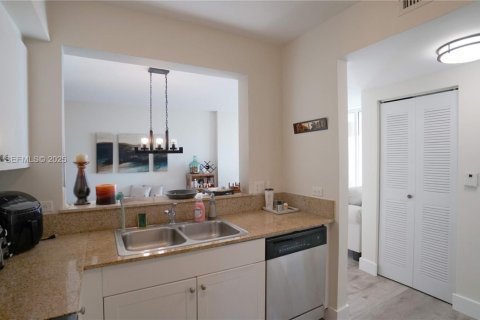 Снять в аренду квартиру в Майами, Флорида 2 спальни, 87.51м2, № 1992424 - фото 29