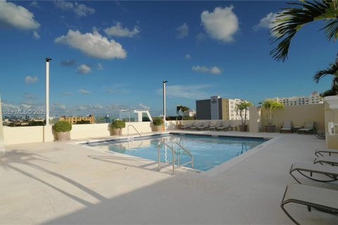 Снять в аренду квартиру в Майами, Флорида 2 спальни, 87.51м2, № 1992424 - фото 22