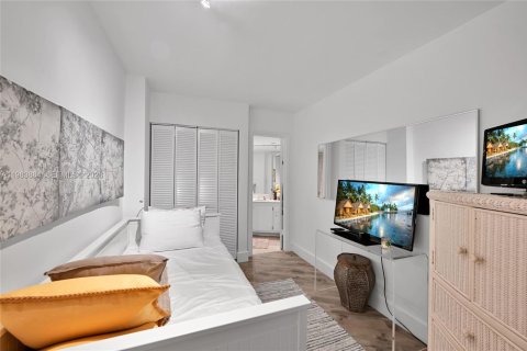 Condo in Key Biscayne, Florida, 1 bedroom  № 2053018 - photo 12