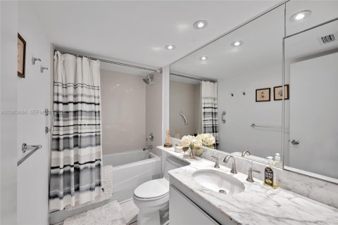 Condo in Key Biscayne, Florida, 1 bedroom  № 2053018 - photo 7