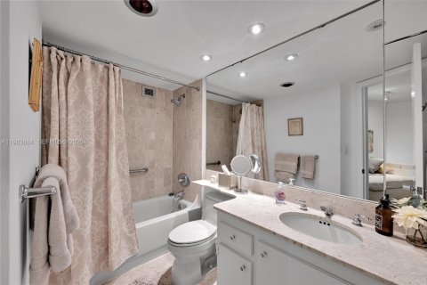 Condo in Key Biscayne, Florida, 1 bedroom  № 2053018 - photo 10