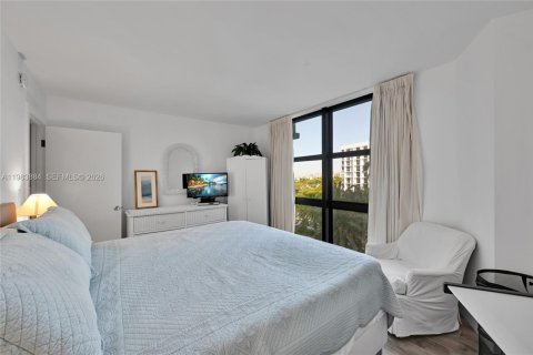 Condo in Key Biscayne, Florida, 1 bedroom  № 2053018 - photo 9