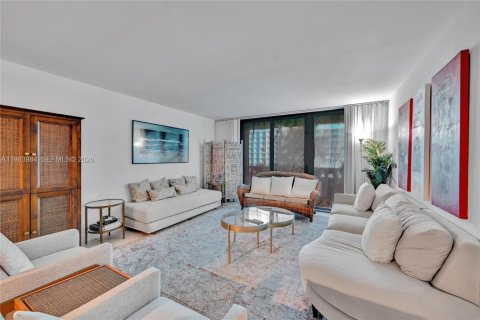 Condo in Key Biscayne, Florida, 1 bedroom  № 2053018 - photo 4