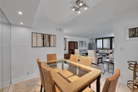 Condo in Key Biscayne, Florida, 1 bedroom  № 2053018 - photo 3