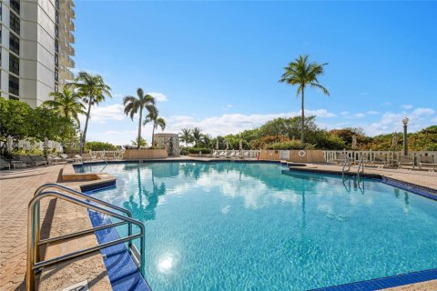 Condo in Key Biscayne, Florida, 1 bedroom  № 2053018 - photo 13