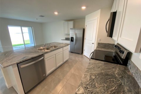 House in Ocala, Florida 4 bedrooms, 169.73 sq.m. № 1710221 - photo 9