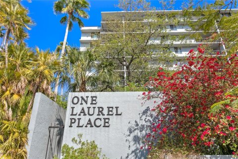 Condo in Tampa, Florida, 2 bedrooms  № 1578966 - photo 1
