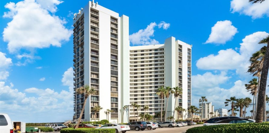 Condo in Jensen Beach, Florida, 2 bedrooms № 1128019