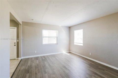 Casa en alquiler en Fort Lauderdale, Florida, 3 dormitorios, 88.07 m2 № 1891742 - foto 5