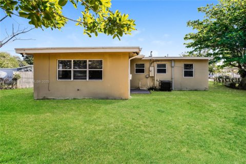 Casa en alquiler en Fort Lauderdale, Florida, 3 dormitorios, 88.07 m2 № 1891742 - foto 16