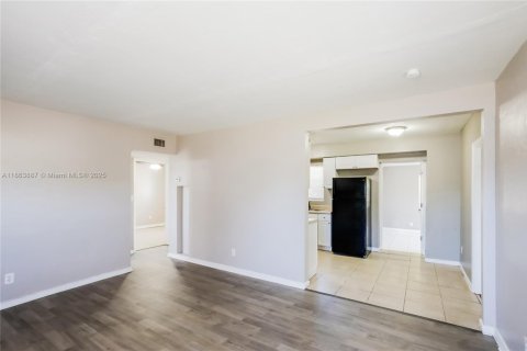 Casa en alquiler en Fort Lauderdale, Florida, 3 dormitorios, 88.07 m2 № 1891742 - foto 4