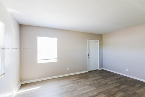 Casa en alquiler en Fort Lauderdale, Florida, 3 dormitorios, 88.07 m2 № 1891742 - foto 3