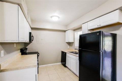 Casa en alquiler en Fort Lauderdale, Florida, 3 dormitorios, 88.07 m2 № 1891742 - foto 6