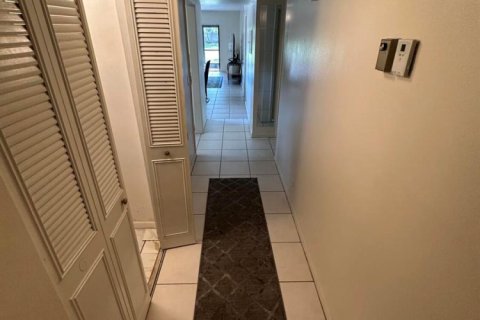 Condo in West Palm Beach, Florida, 2 bedrooms  № 2241895 - photo 8