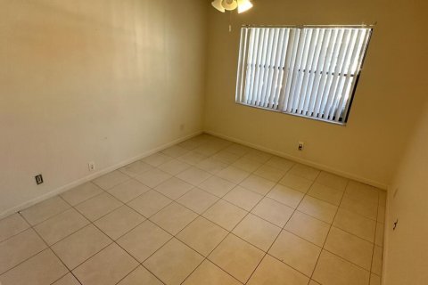 Condo in West Palm Beach, Florida, 2 bedrooms  № 2241895 - photo 4