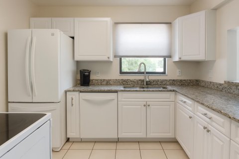 Condo in West Palm Beach, Florida, 2 bedrooms  № 2241895 - photo 9