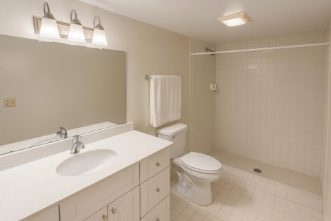 Condo in West Palm Beach, Florida, 2 bedrooms  № 2241895 - photo 3