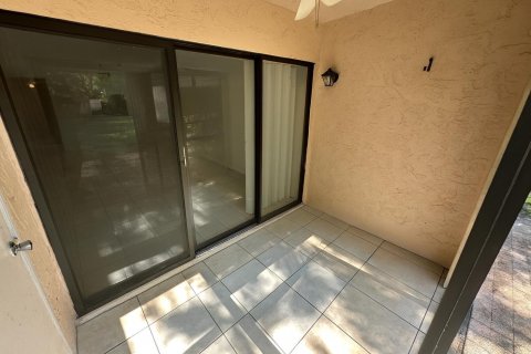 Condo in West Palm Beach, Florida, 2 bedrooms  № 2241895 - photo 12