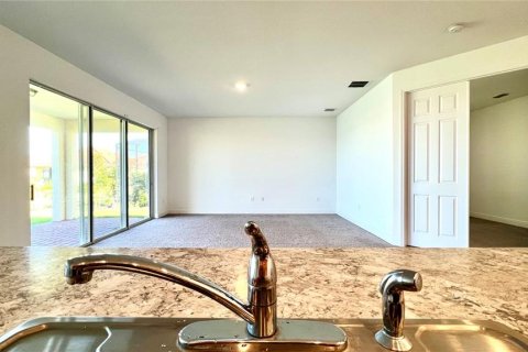House in Kissimmee, Florida 4 bedrooms, 197.14 sq.m. № 881779 - photo 14
