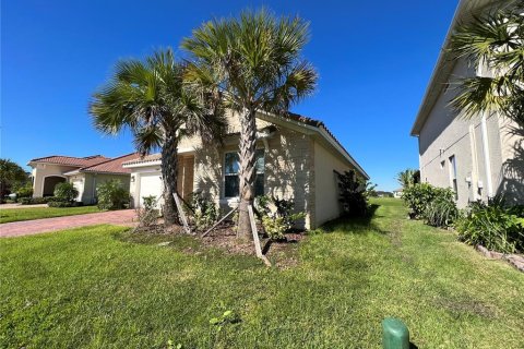 House in Kissimmee, Florida 4 bedrooms, 197.14 sq.m. № 881779 - photo 24