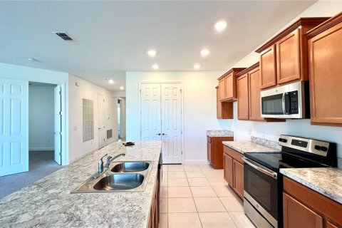 House in Kissimmee, Florida 4 bedrooms, 197.14 sq.m. № 881779 - photo 13