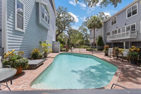 Townhouse in Tampa, Florida 2 bedrooms, 160.16 sq.m. № 2094670 - photo 2