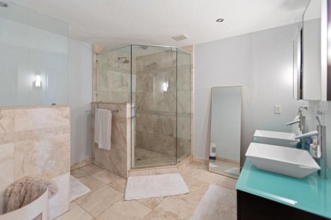 Townhouse in Tampa, Florida 2 bedrooms, 160.16 sq.m. № 2094670 - photo 27