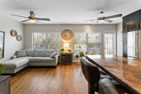 Townhouse in Tampa, Florida 2 bedrooms, 160.16 sq.m. № 2094670 - photo 10
