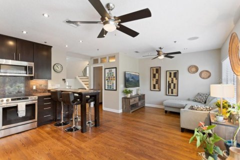 Townhouse in Tampa, Florida 2 bedrooms, 160.16 sq.m. № 2094670 - photo 7