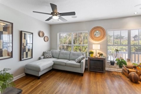 Townhouse in Tampa, Florida 2 bedrooms, 160.16 sq.m. № 2094670 - photo 11