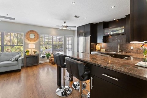 Townhouse in Tampa, Florida 2 bedrooms, 160.16 sq.m. № 2094670 - photo 5