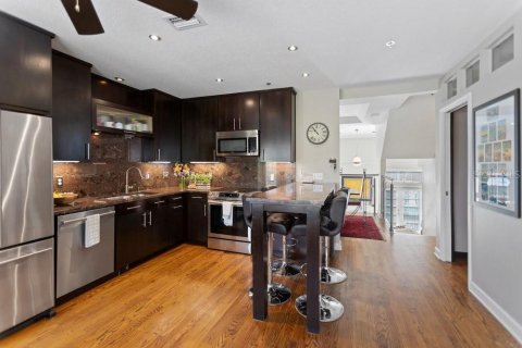 Townhouse in Tampa, Florida 2 bedrooms, 160.16 sq.m. № 2094670 - photo 8