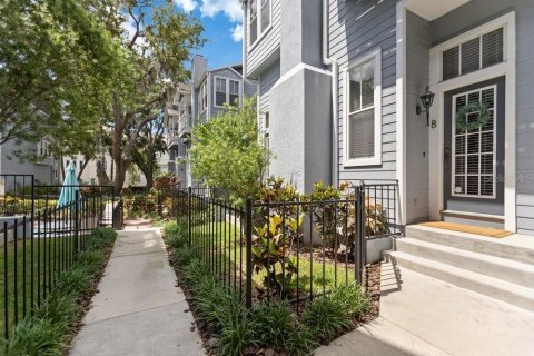 Townhouse in Tampa, Florida 2 bedrooms, 160.16 sq.m. № 2094670