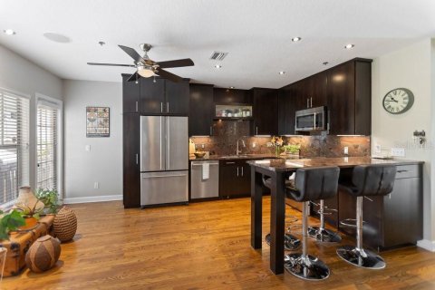 Townhouse in Tampa, Florida 2 bedrooms, 160.16 sq.m. № 2094670 - photo 6