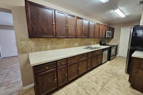 Villa ou maison à vendre à Casselberry, Floride: 4 chambres, 171.03 m2 № 2308748 - photo 2