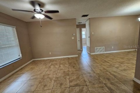 Villa ou maison à vendre à Casselberry, Floride: 4 chambres, 171.03 m2 № 2308748 - photo 3