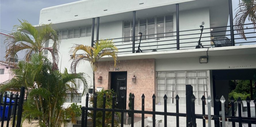 Дом в Майами, Флорида 4 спальни, 139.35м2 № 1990171