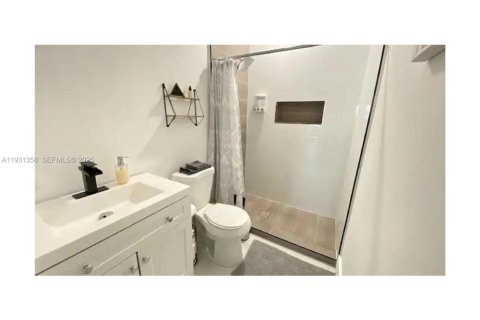 Снять в аренду виллу или дом в Майами, Флорида 4 спальни, 139.35м2, № 1990171 - фото 8