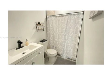 Снять в аренду виллу или дом в Майами, Флорида 4 спальни, 139.35м2, № 1990171 - фото 10