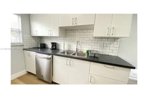 Снять в аренду виллу или дом в Майами, Флорида 4 спальни, 139.35м2, № 1990171 - фото 7