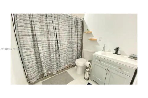 Снять в аренду виллу или дом в Майами, Флорида 4 спальни, 139.35м2, № 1990171 - фото 12