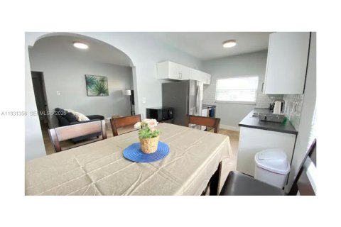 Снять в аренду виллу или дом в Майами, Флорида 4 спальни, 139.35м2, № 1990171 - фото 4