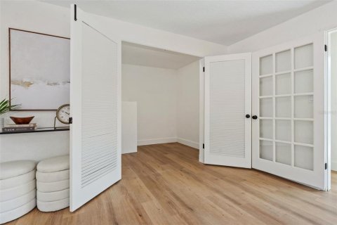 Villa ou maison à vendre à Saint Petersburg, Floride: 4 chambres, 254.46 m2 № 1865815 - photo 16
