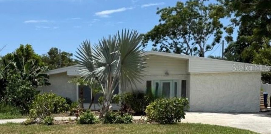Villa ou maison à Saint Petersburg, Floride 4 chambres, 254.46 m2 № 1865815