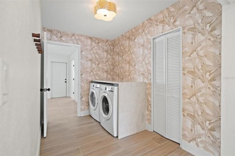House in Saint Petersburg, Florida 4 bedrooms, 254.46 sq.m. № 1865815 - photo 30