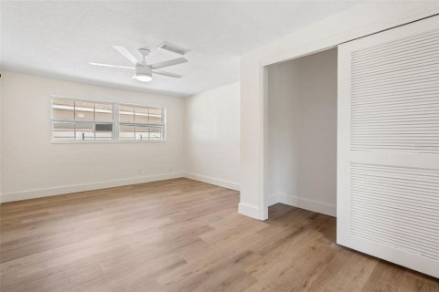 Villa ou maison à vendre à Saint Petersburg, Floride: 4 chambres, 254.46 m2 № 1865815 - photo 21