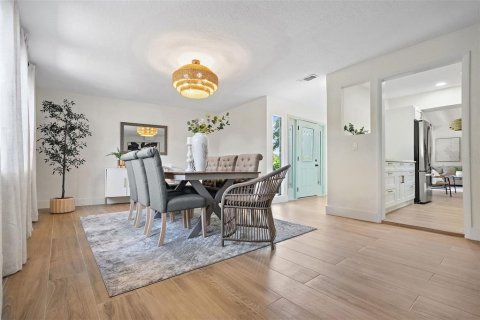Villa ou maison à vendre à Saint Petersburg, Floride: 4 chambres, 254.46 m2 № 1865815 - photo 6