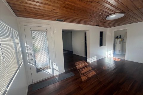 Villa ou maison à louer à Tampa, Floride: 3 chambres, 107.95 m2 № 2423635 - photo 4
