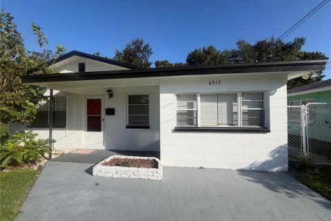 Villa ou maison à Tampa, Floride 3 chambres, 107.95 m2 № 2423635