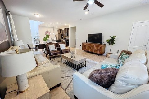 Villa ou maison à vendre à Kissimmee, Floride: 6 chambres, 291.9 m2 № 2130339 - photo 8